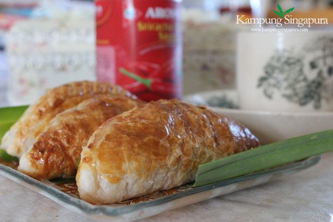 Curry Puffs with Teh-Tarik for Tea Time